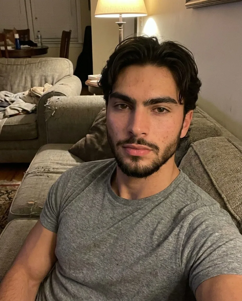 Marcus' current Hinge lead photo, an everyday indoor selfie